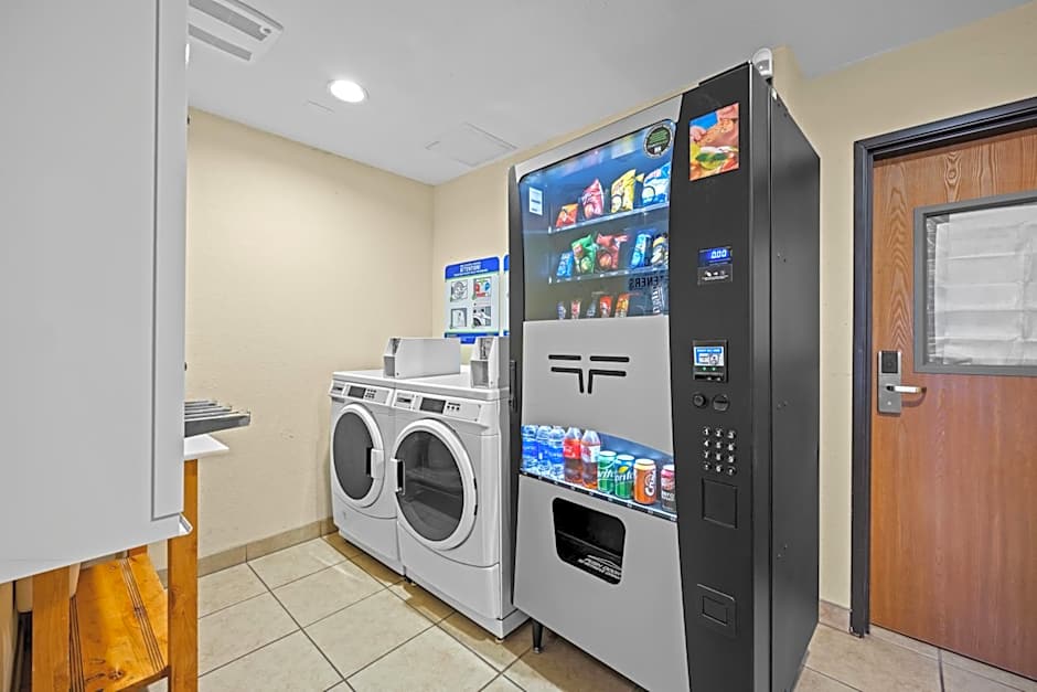 Econo Lodge Inn & Suites Santa Fe South