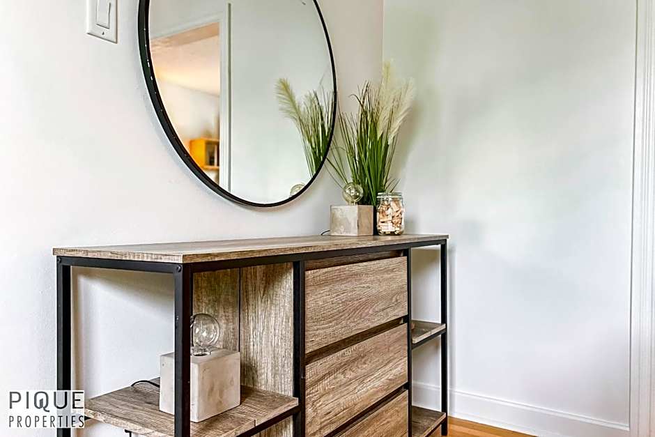 Nordic Spa Retreat - Hot Tub - King Bed- Firepit - BBQ!