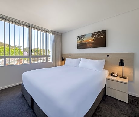 1 Bedroom Bay View Apartment