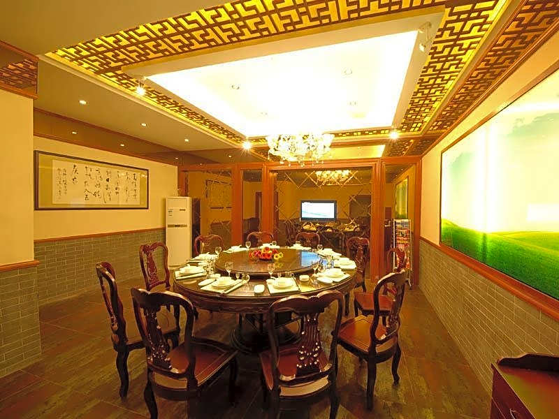 GreenTree Inn Jingjiang Bus Station Express Hotel