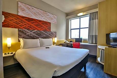 Standard Queen Room with Extra Child Bed