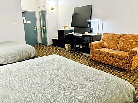 Deluxe Queen Room with Two Queen Beds - Non-Smoking