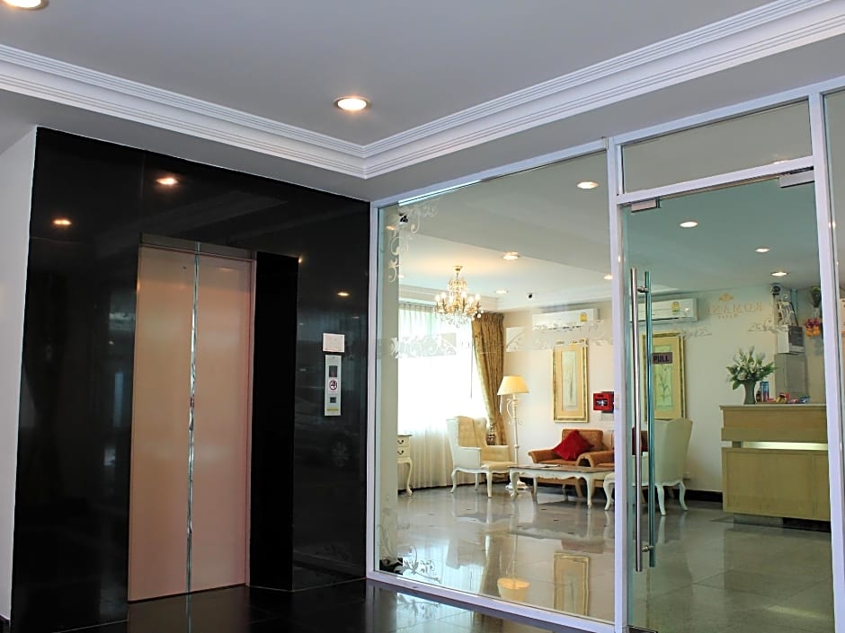 Romance Hotel Srinakarin