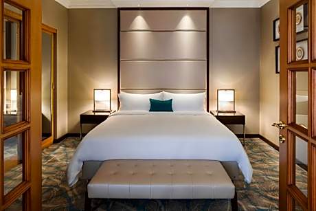 Senator Suite with Access and Breakfast in Executive Lounge