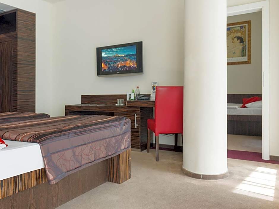Ea Hotel Crystal Palace