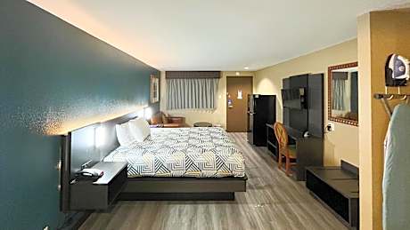 1 KING BED - 2 QUEEN BEDS | SUITE NON-SMOKING