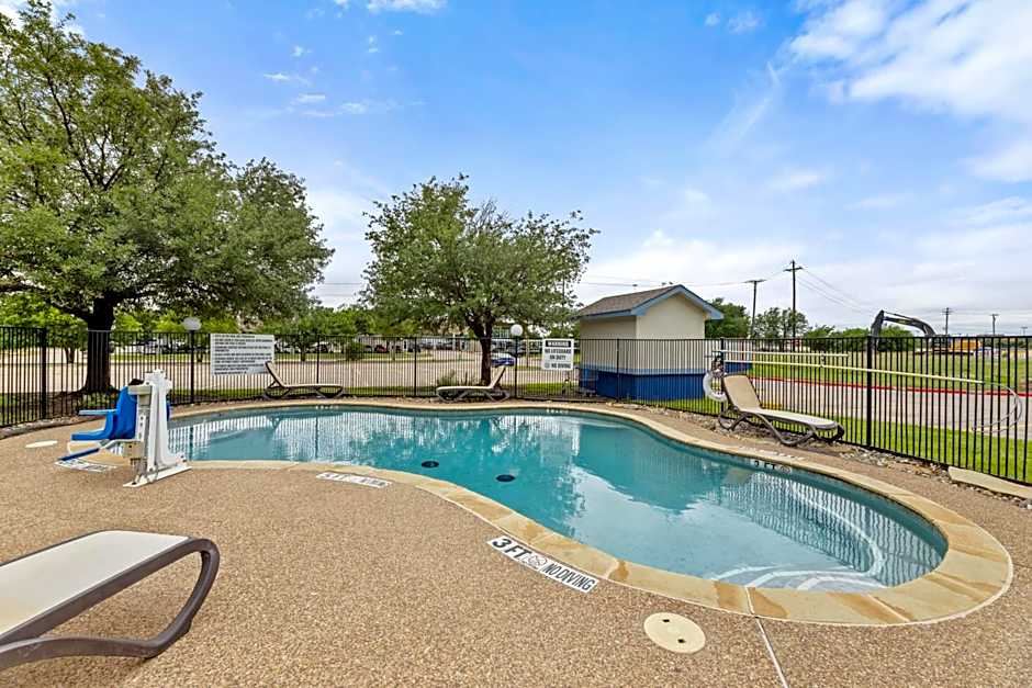 Days Inn by Wyndham McKinney
