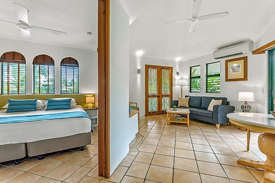 Martinique On Macrossan