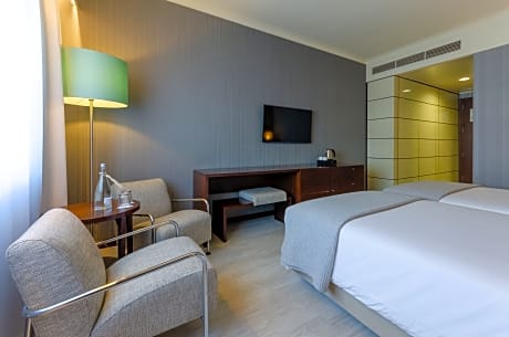 double or twin with extra bed (3)