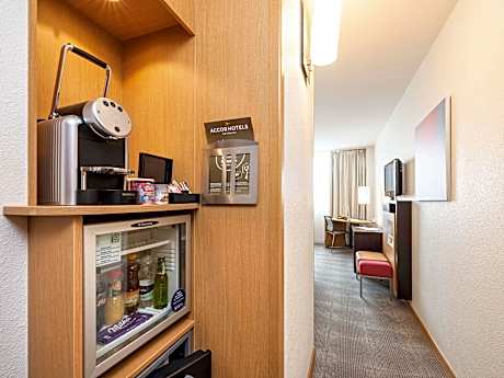 Executive room (non-smoking) with 1 queen bed + sofa bed, VIP Welcome and extra amenities