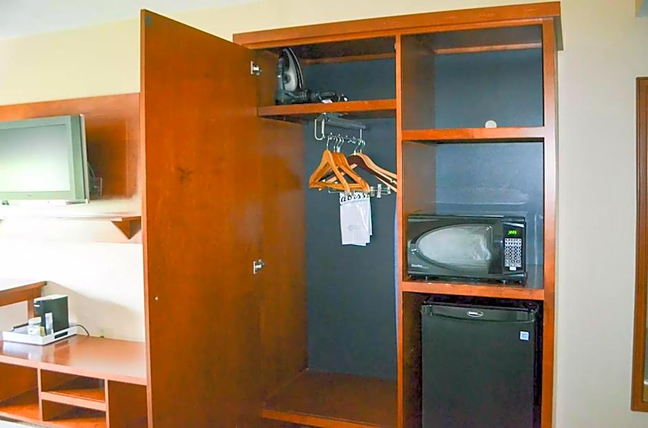 Radisson Hotel Detroit Metro Airport