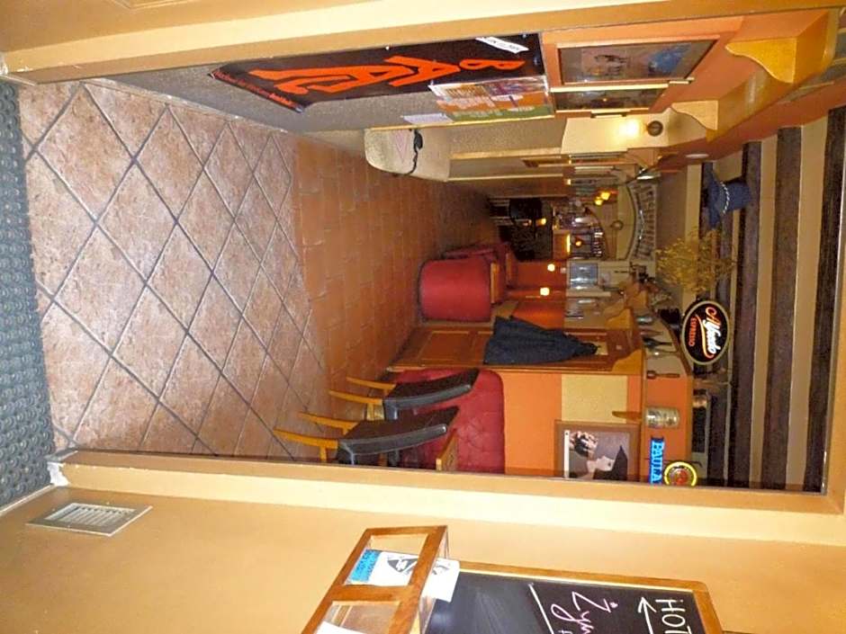 Academus Pub & Guest House