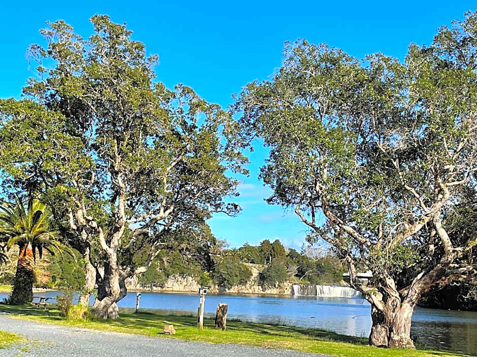 Haruru Falls Motel & Conference Centre