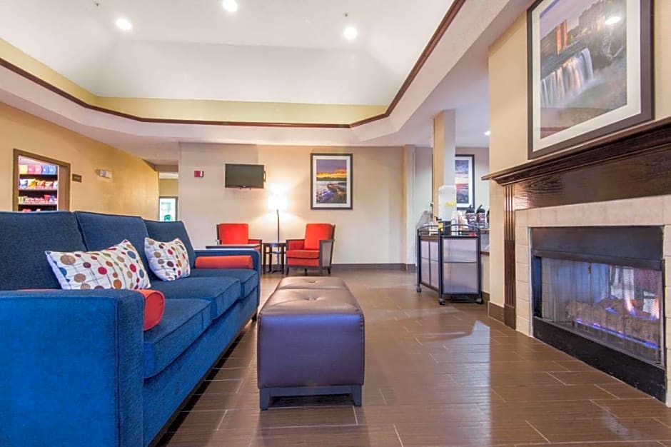 Comfort Suites Rochester Henrietta University Area