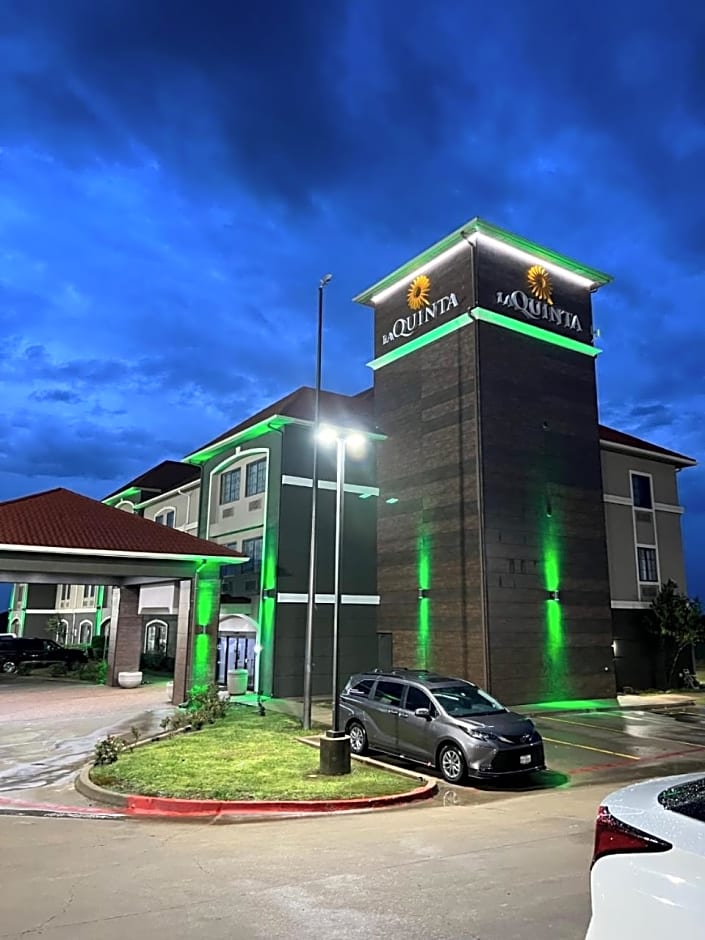 La Quinta Inn & Suites by Wyndham Alvarado