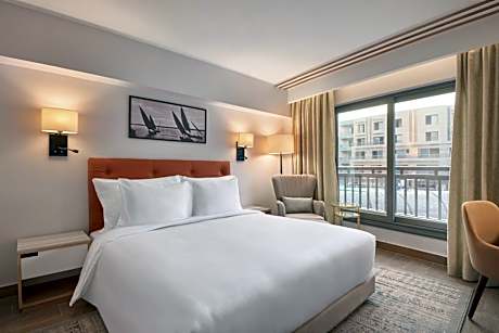 Two Bedroom Apartment with Pool View