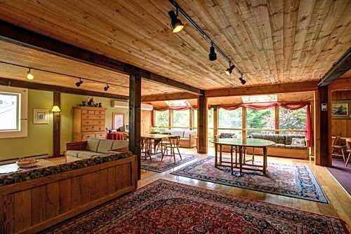 Snowy Owl Inn