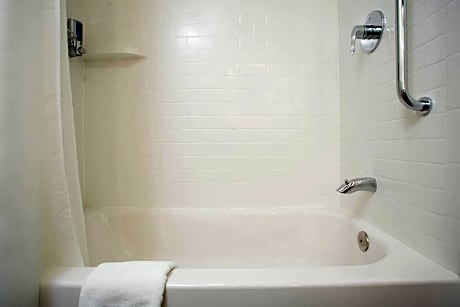 Room, 2 Queen Beds, Pool View, Poolside