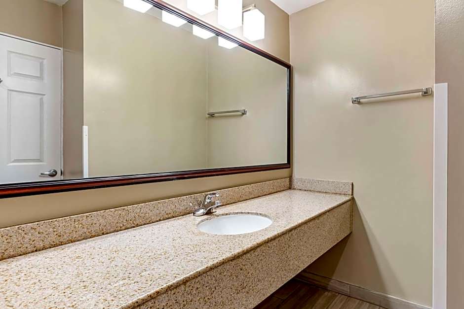 Best Western China Lake Inn