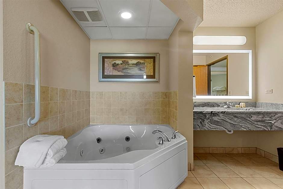 AmericInn by Wyndham Green Bay East