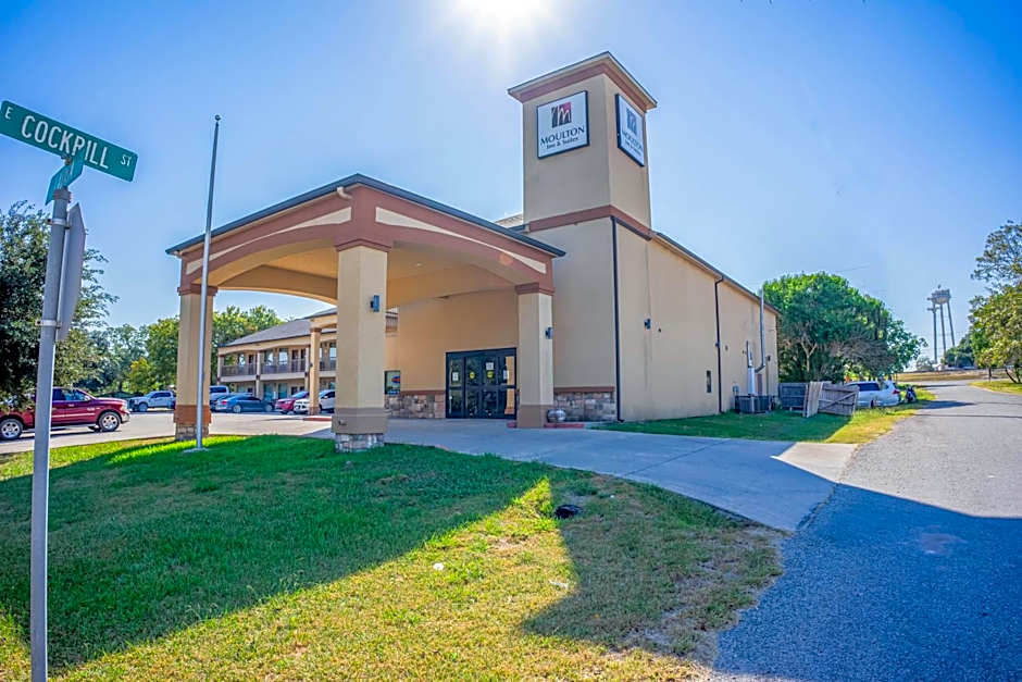 Moulton Inn & Suites By OYO