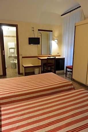 Economy Triple Room