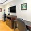 Econo Lodge Inn & Suites