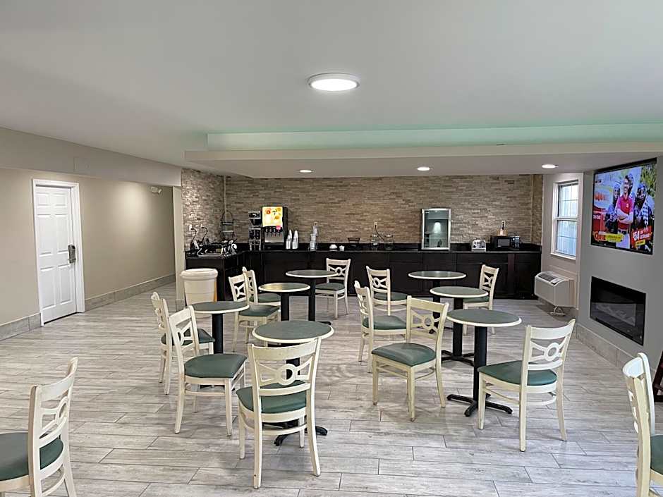 La Quinta Inn & Suites by Wyndham Indianapolis Airport Lynhurst