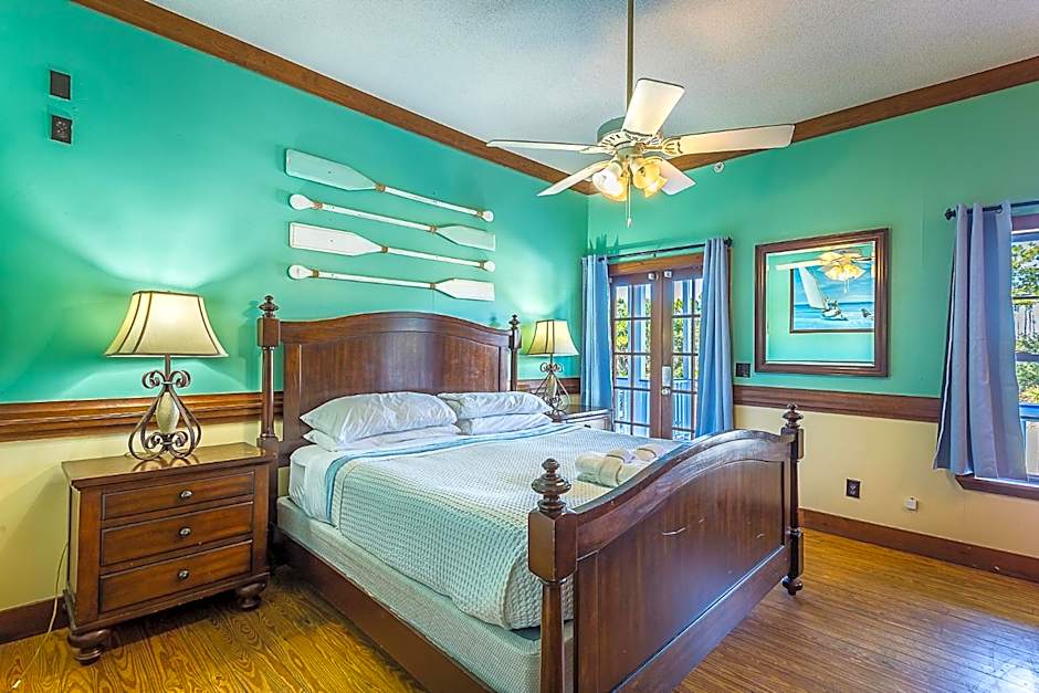 Photo 1 of 5 of 1 King Bed, 1st Floor