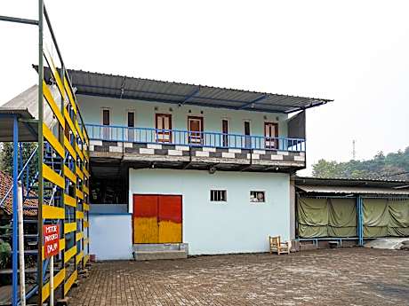 Capital O 93262 Hotel Cherish 2