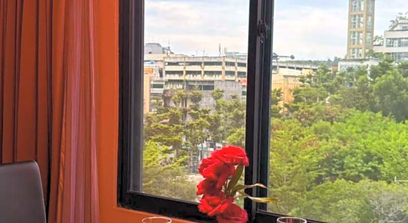 Harmoni Suites Hotel