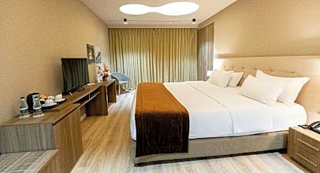 Deluxe King Suite with Jacuzzi