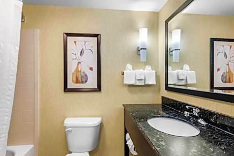 Queen Suite with Two Queen Beds - Non-Smoking