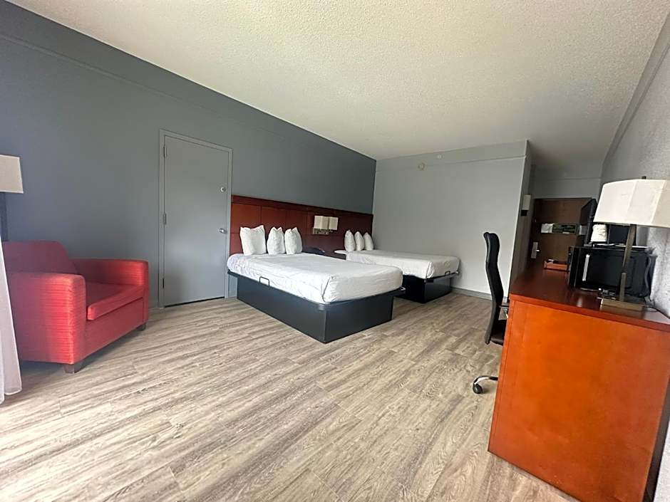 Super 8 by Wyndham Dallas Love Field Airport