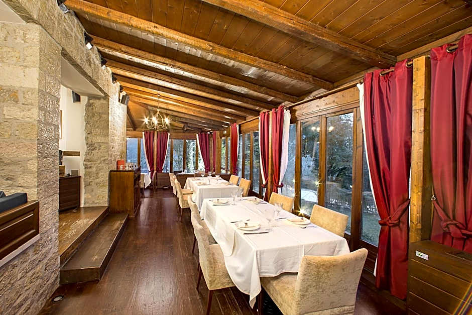 Country Club Hotel & Suites