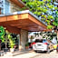 RedDoorz Plus Syariah near Java Supermall Semarang 2