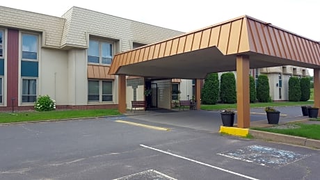 Hibbing Park Hotel & Suites