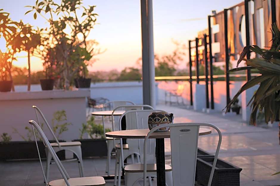 Front One Hotel Airport Solo