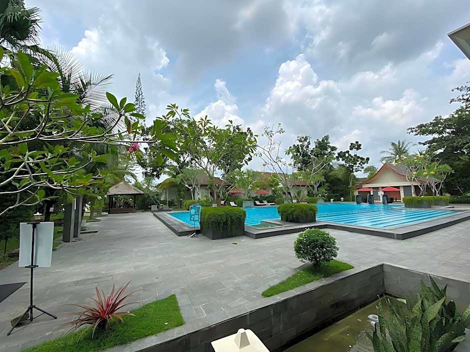 Grand Zuri Duri Hotel