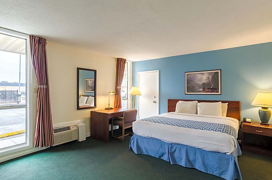 Alamo Inn & Suites