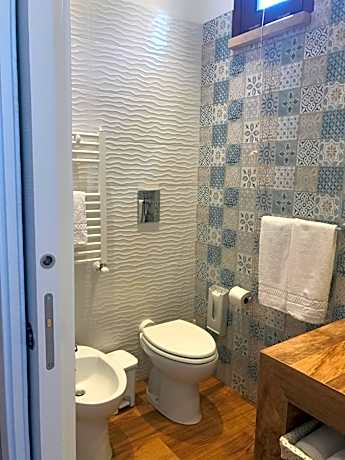 Deluxe Double Room with Side Sea View