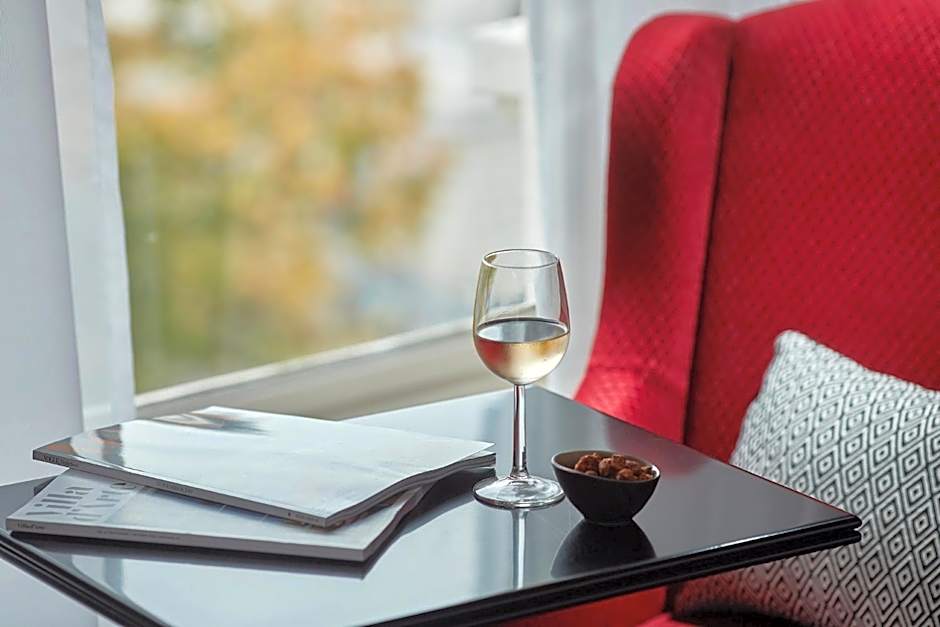 Carlton Ambassador Hotel