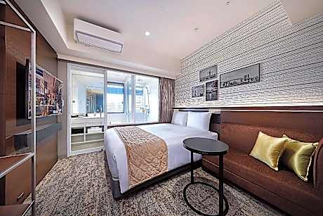 Run of House Room for 4 People - Non-Smoking