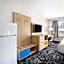 Days Inn & Suites by Wyndham Norton Shores/Muskegon
