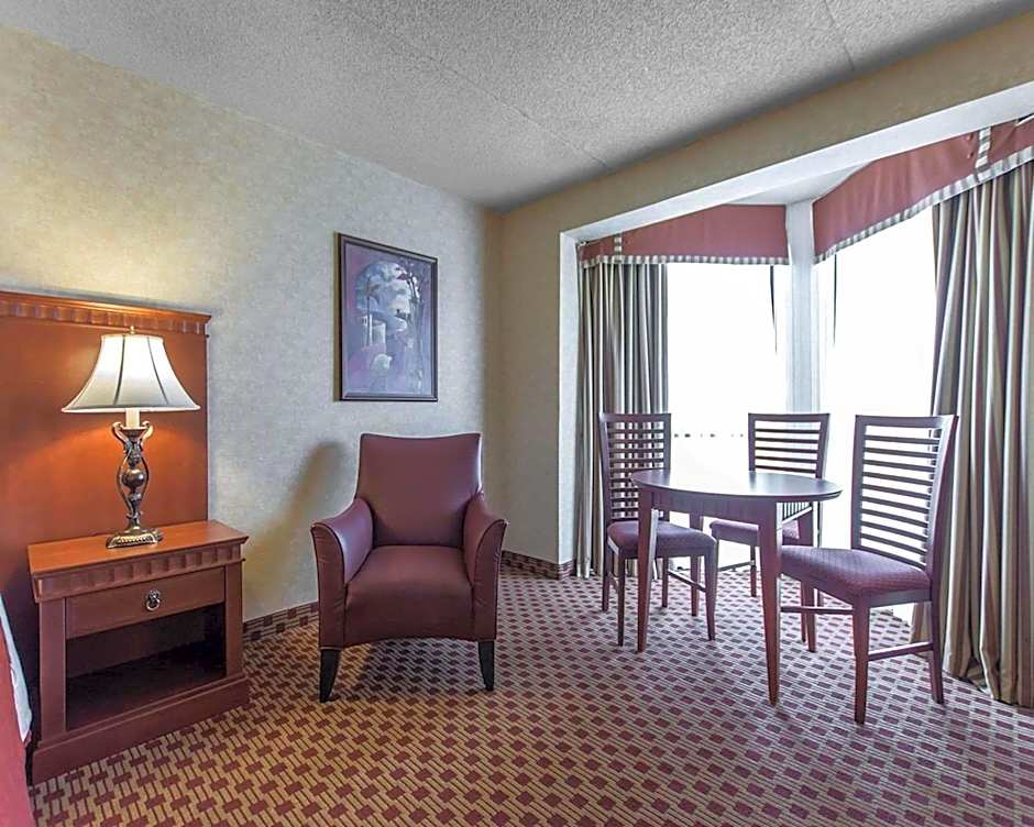 Quality Inn & Suites Bay Front