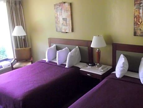 2 Double Beds Smoking