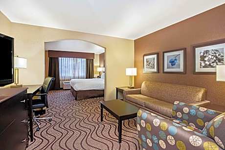 Deluxe King Room with Jetted Tub - Non-Smoking