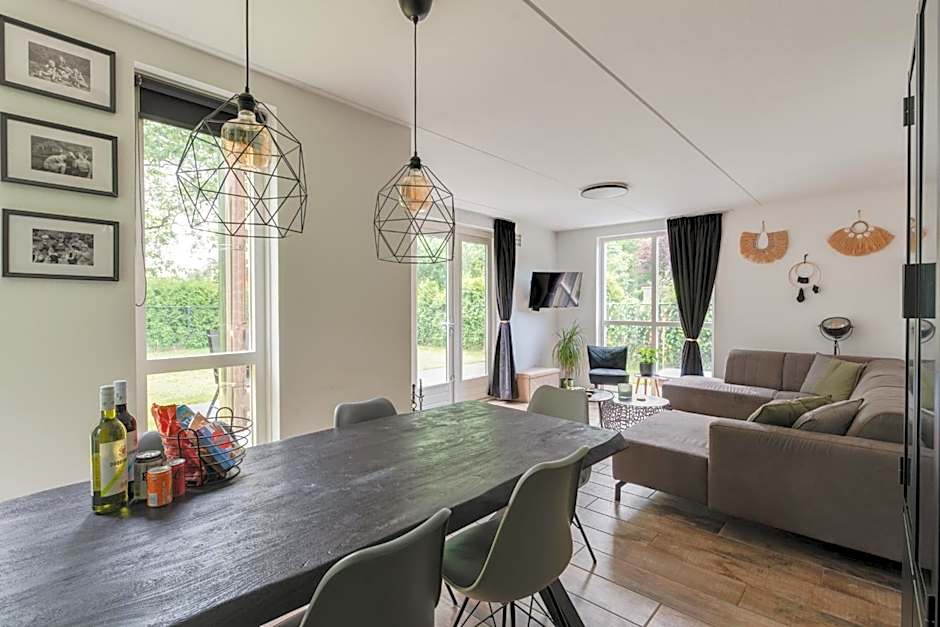 Het Huys Ewijk mooi luxe en een laadpaal