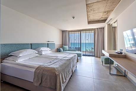 Deluxe Double Sea View Room  with unlimited access to Calma SPA Center