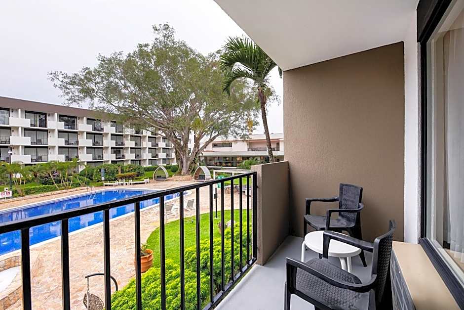 Irazu Hotel & Studios